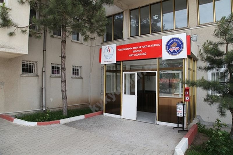 arkası dönük kapalı bayan